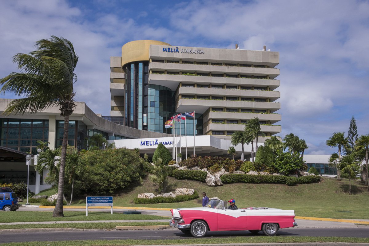 Hotel de playa cubano vacío tras la salida de Meliá, Iberostar y Barceló, símbolo del turismo privado en Cuba