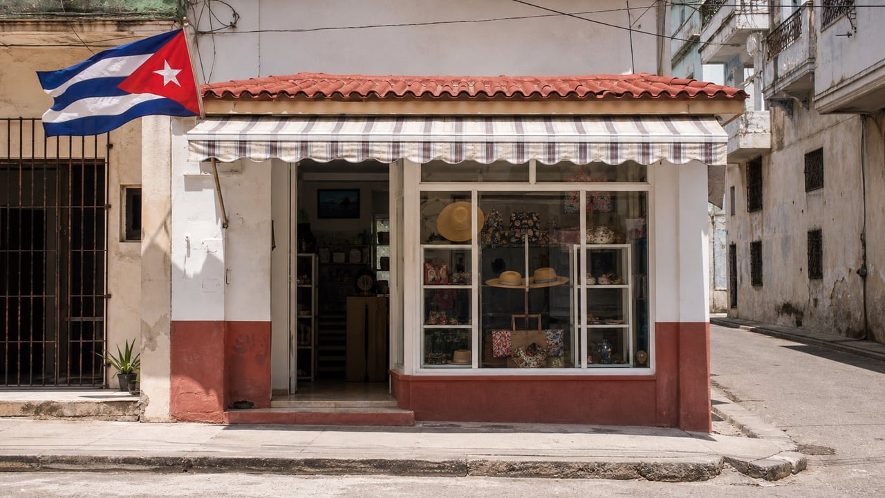 Fachada de un pequeño negocio privado en La Habana, símbolo de las mipymes afectadas por las nuevas normas económicas en Cuba