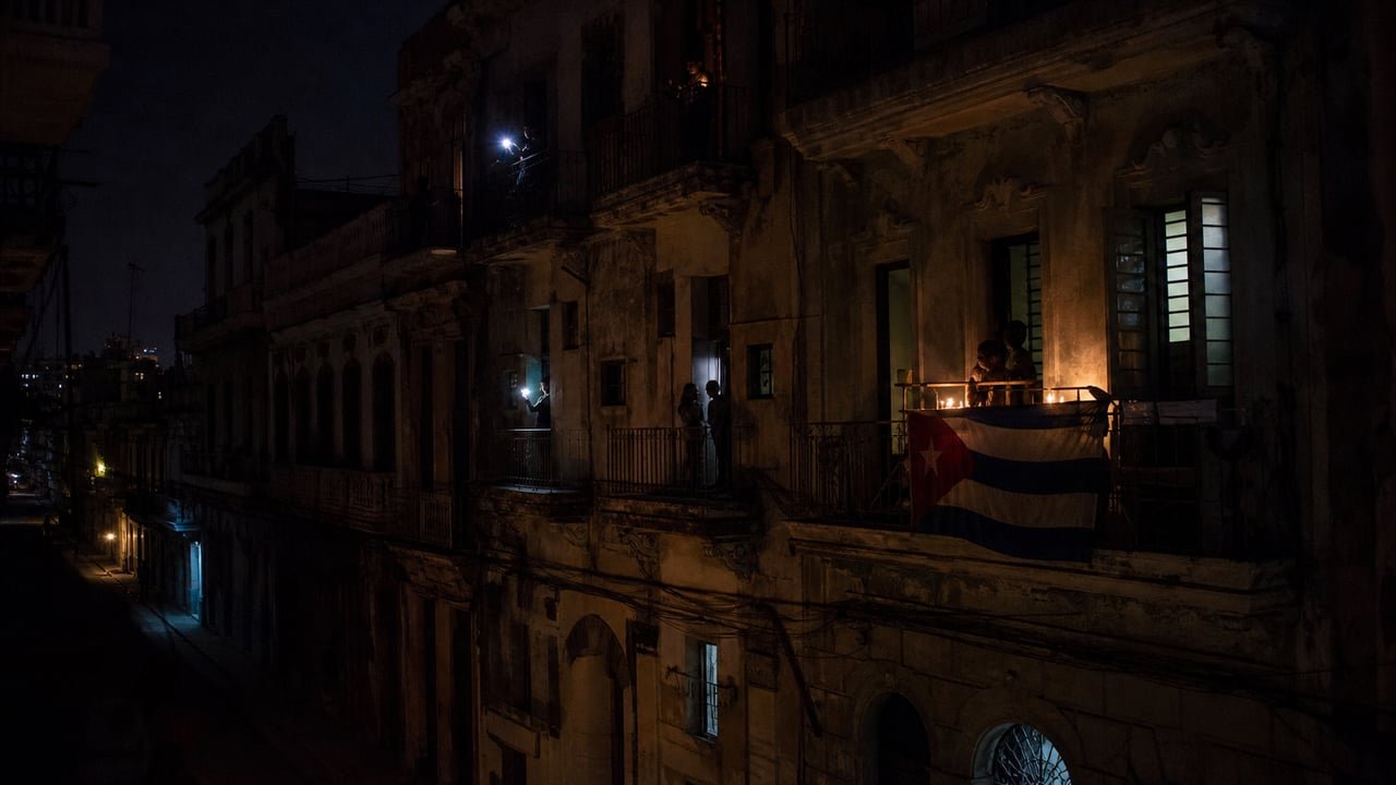 Calle de La Habana a oscuras durante el apagón por la contingencia energética en Cuba