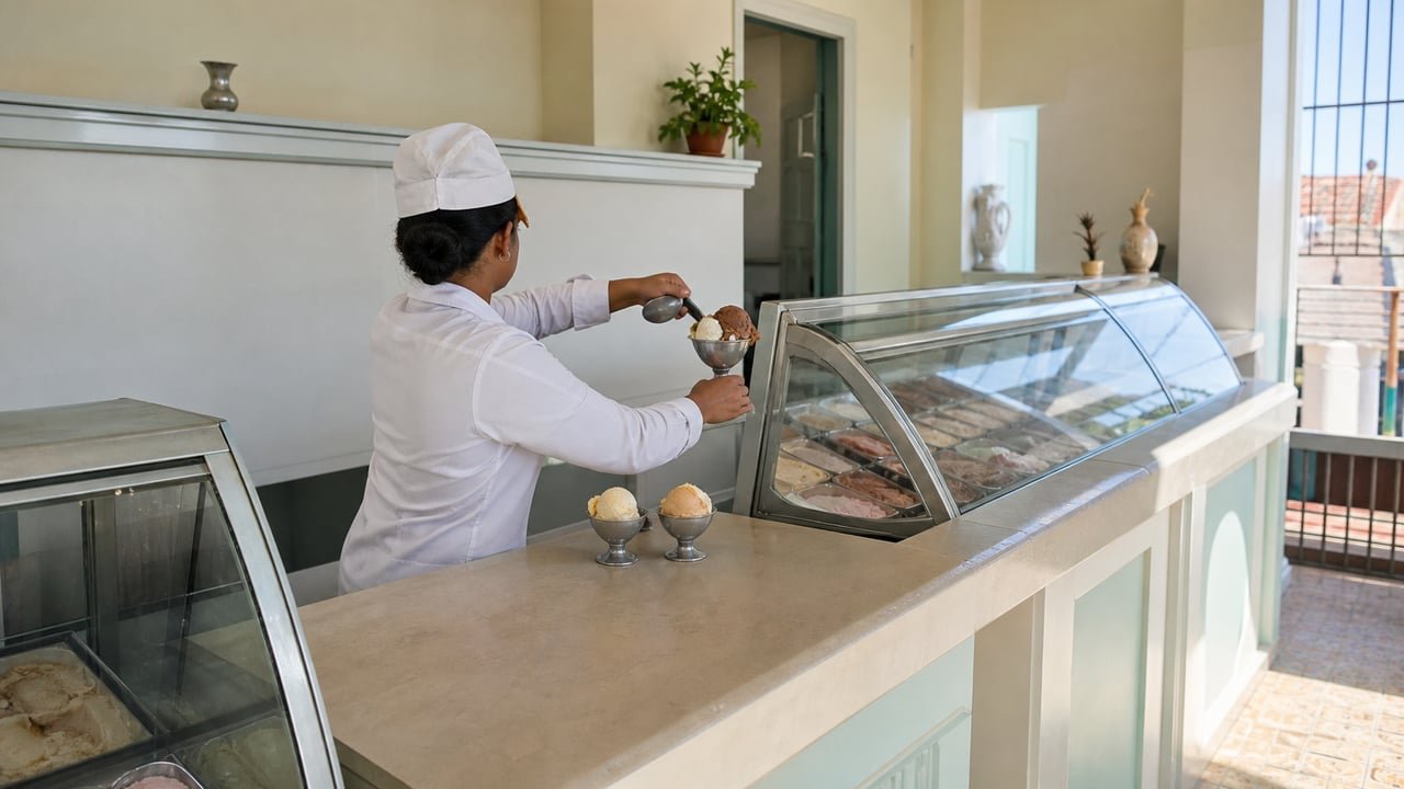 Mostrador de una heladería tipo Coppelia en Cuba, similar al de Isla de la Juventud asumido por la mipyme Hakuna Matata